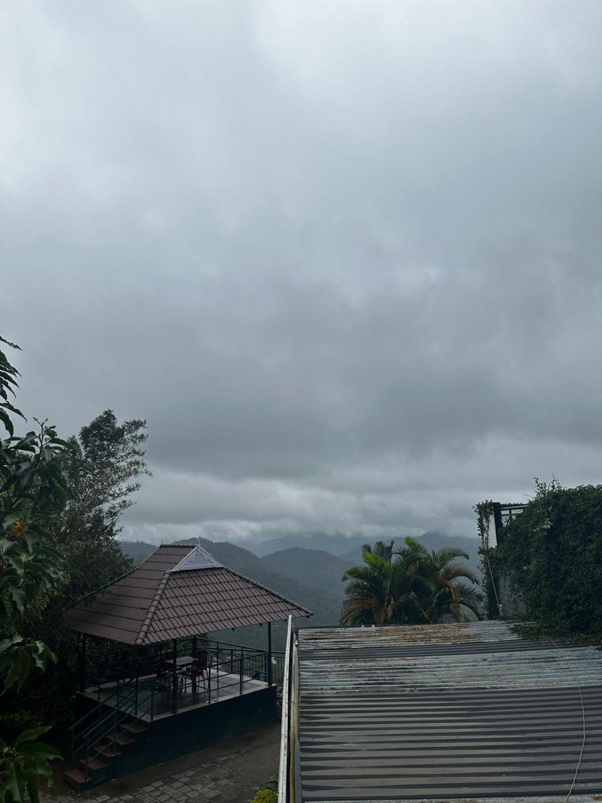 Munnar Tea Hills Resort - Mthr Ngoại thất bức ảnh